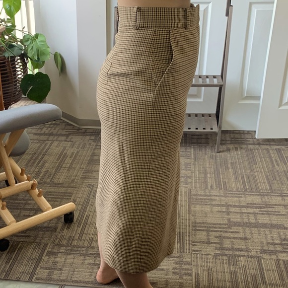Beautiful midi length Zara skirt with pockets & slit. Brown gingham pattern. - Picture 7 of 10